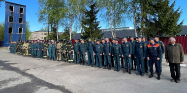 В Великих Луках наградили пожарных - 2023-05-05 12:35:00 - 2