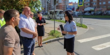 Сотрудники ГИБДД проверили пешеходные переходы вблизи школ - 2022-08-19 16:05:00 - 2