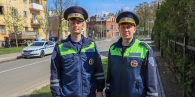 Псковские полицейские организовали эвакуацию жильцов из горящего дома - 2023-05-04 17:05:00 - 2