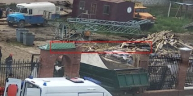 Водитель грузовика, зацепивший арку на стройке в Великих Луках, получил травмы - 2021-06-01 10:37:43 - 2