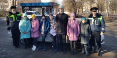 Сотрудники ГИБДД провели профилактическую акцию на улицах Великих Лук - 2022-03-14 13:35:00 - 2