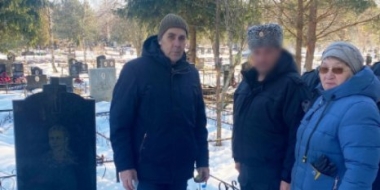 Сотрудники ОМОН Росгвардии по Псковской области почтили память боевого товарища - 2022-03-06 15:05:00 - 2