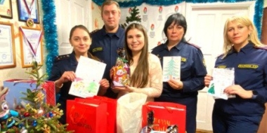 Сотрудники УФСИН осуществляют детские новогодние мечты - 2022-12-17 14:05:00 - 2