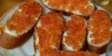 Пскович украл из магазина восемь банок красной икры - 2021-05-17 13:36:00 - 2