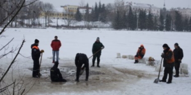 В Великих Луках идет подготовка к крещенским купаниям - 2022-01-17 12:08:00 - 2