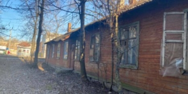 Расселенный дом загорелся в Великих Луках - 2022-04-20 14:05:00 - 2