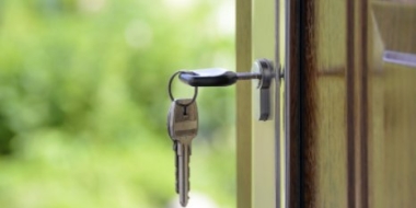 Псковская прокуратура помогла сироте получить жилье - 2021-05-19 17:36:00 - 2