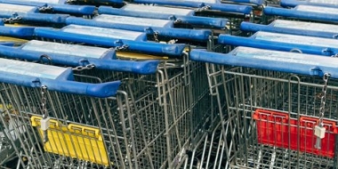 Алкоголь, продукты и маску для лица украли двое великолучан в магазине - 2022-02-04 17:35:00 - 2