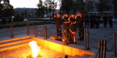 Сотрудники СК РФ по Псковской области возложили цветы к мемориалу на алее Героев - 2021-06-22 10:56:00 - 2