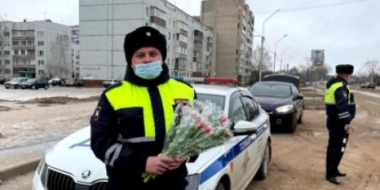 Великолукские полицейские посетили многодетные семьи - 2022-03-05 10:35:00 - 2