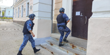 В Псковской области росгвардейцы проверяют готовность школ к учебному году - 2023-08-17 18:35:00 - 2