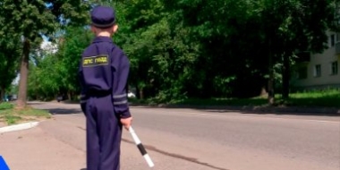 Инспекторы ГИБДД исполнили мечту маленького великолучанина - 2022-07-04 20:00:00 - 2