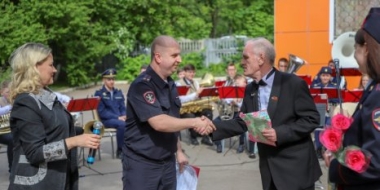 Полицейские поздравили воспитанников псковского детского дома - 2022-05-31 12:05:00 - 2