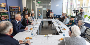 Михаил Ведерников навестил постояльцев социального городка - 2024-05-13 12:05:00 - 2