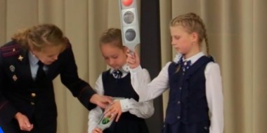 Правила поведения на дороге школьникам напомнили сотрудники Госавтоинспекции - 2022-09-15 20:00:00 - 2