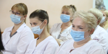 Медицинские работники получают поздравления накануне профессионального праздника - 2021-06-18 08:46:08 - 2