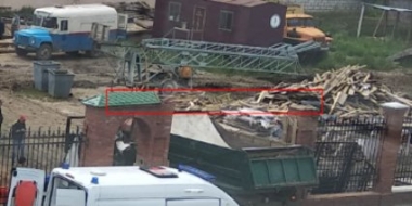 На месте строительства храма в Великих Луках грузовик повредил арку - 2021-05-31 14:31:25 - 3