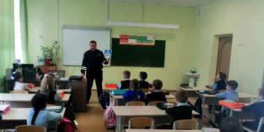 Полицейские Великолукского района провели профилактическую акцию для школьников - 2023-03-23 10:35:00 - 2
