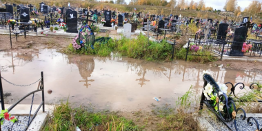 На кладбище в Великих Луках несколько лет могилы заливает водой - 2023-11-07 12:35:00 - 4