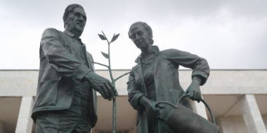 В Пушкинских Горах открыли памятник музейщикам - 2023-06-05 08:35:00 - 2