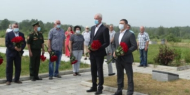 Михаил Ведерников почтил память бойцов, павших в годы войны - 2021-06-22 14:56:00 - 2