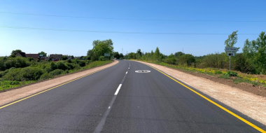 Специалисты привели в порядок более 4,7 км трассы в Островском районе - 2023-06-13 17:35:00 - 2