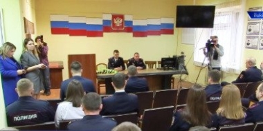 В Великих Луках поздравили сотрудников органов внутренних дел - 2022-11-10 12:05:00 - 2