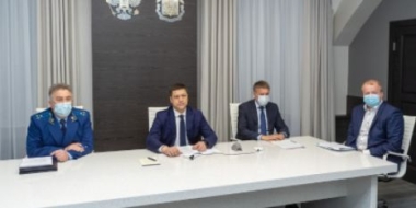 Губернатор Михаил Ведерников провел личный прием граждан - 2021-04-28 08:53:20 - 2 Губернатор Михаил Ведерников провел личный прием граждан - 2021-04-28 08:53:20 - 2
