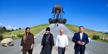 Михаил Ведерников и Сергей Кириенко посетили мемориальный комплекс в Самолве - 2022-08-09 16:05:00 - 2