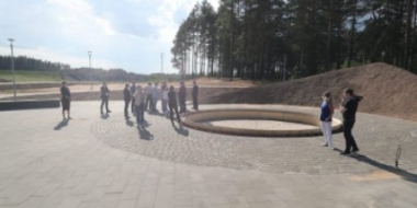 В Идрице идут работы по благоустройству площадки под установку Знамени Победы - 2021-06-11 09:36:00 - 2