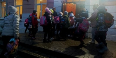 В Великих Луках полицейские проверили у школьников световозвращающие элементы - 2022-11-09 09:11:00 - 2