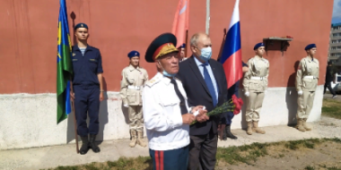 Псковичи возложили цветы к мемориальной доске Константину Шестаку - 2021-07-23 15:35:00 - 2