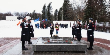 В Великих Луках прошли памятные мероприятия к 23 февраля - 2022-02-24 12:13:00 - 2