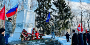 Память героев войны почтили великолукские стражи правопорядка - 2024-01-17 17:35:00 - 2