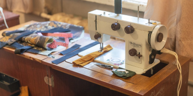 Жители Остров-3 организовали цех по пошиву вещей для участников СВО - 2023-05-15 08:35:00 - 2