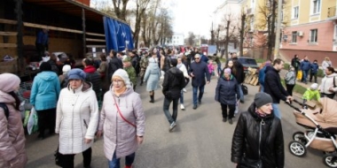 Весенняя ярмарка вернулась в Великие Луки спустя два года - 2022-04-30 15:00:00 - 2