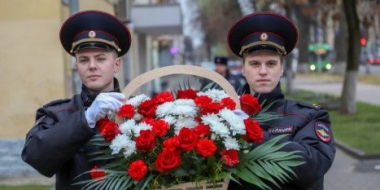 В областном Управлении почтили память погибших стражей правопорядка - 2022-11-08 12:26:28 - 2