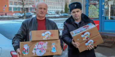 Псковские полицейские приняли участие в акции «Новогоднее чудо» - 2023-12-24 13:05:00 - 2