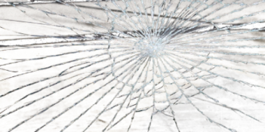 В Великих Луках водитель врезался в дом на улице Новосокольнической - 2021-09-17 14:58:00 - 2