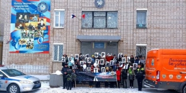В Великих Луках прошли акция и флешмоб, посвященные Дню памяти жертв ДТП - 2022-11-18 10:05:00 - 2