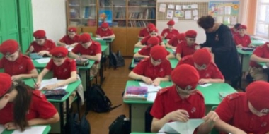 Ученики великолукской школы присоединились к акции «Защитникам Родины» - 2022-03-17 10:35:00 - 2