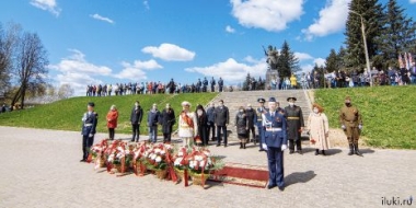 В Великих Луках прошел памятный митинг в честь Дня Победы - 2021-05-09 14:18:00 - 2