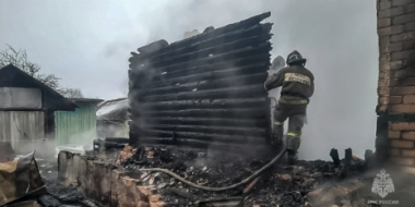 Добровольцы вынесли 4 газовых баллона из горящего дома на острове Залита - 2023-01-13 13:05:00 - 2