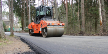 На автодороге до деревни Черняковицы идет укладка асфальта - 2024-04-19 15:35:00 - 2