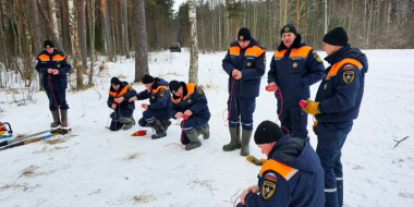 Спасатели взрывают лед на водоемах Псковской области - 2024-02-09 12:05:00 - 2