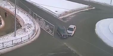 Первое ДТП на новом круговом движении произошло в Великих Луках - 2022-12-08 16:26:00 - 2