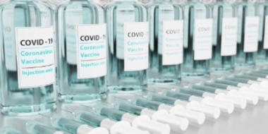 Около 2,5 тыс человек привились от COVID-19 в торговых центрах Пскова - 2021-04-21 12:48:00 - 2
