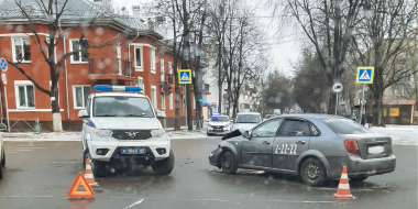 В Великих Луках такси столкнулось с автомобилем ППС - 2023-02-17 12:01:00 - 4