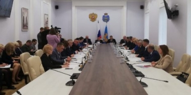 Михаил Ведерников начал серию встреч с фракциями областного Собрания депутатов - 2022-05-31 16:35:00 - 2