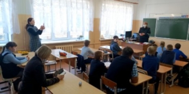 В Великих Луках сотрудники ГИБДД провели занятия по дорожной безопасности - 2022-03-23 09:05:00 - 2